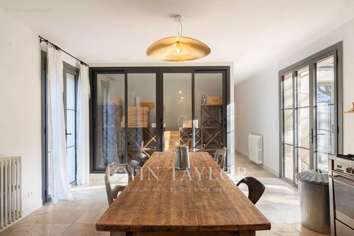 Maison à VAUVENARGUES