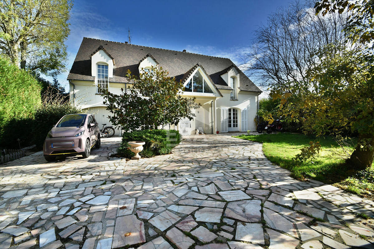 Maison à NEAUPHLE-LE-CHATEAU