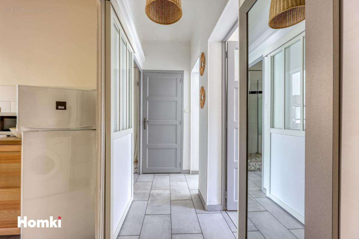 À vendre F2- Vivre Le Mourillon à pied : L'élégance d'un premier étage clé en main à Toulon 83000, Rue Joseph Cesari - photo 4
