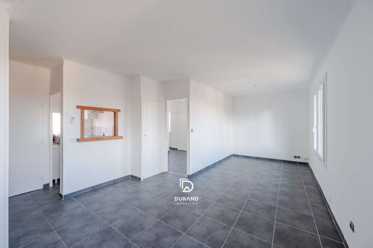 Appartement à MARSEILLE-4E