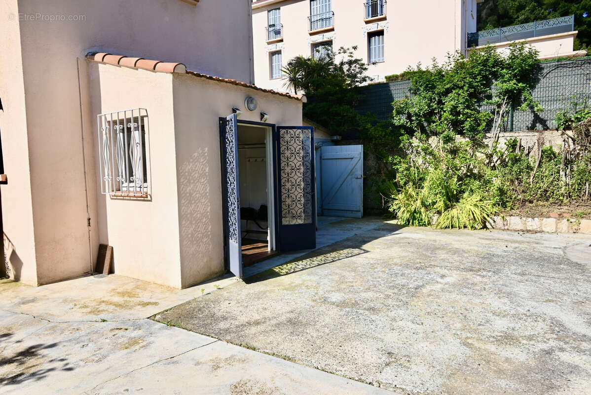 Maison à SAINT-LAURENT-DU-VAR