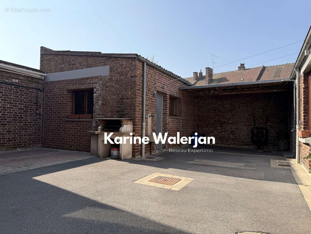 Maison à COURRIERES