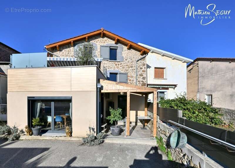 Maison à SAINT-MARTIN-EN-HAUT