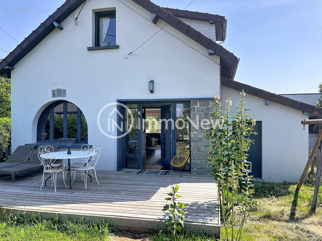 Une maison entièrement rénovée sur un terrain de quasiment 1000m2 - photo 24