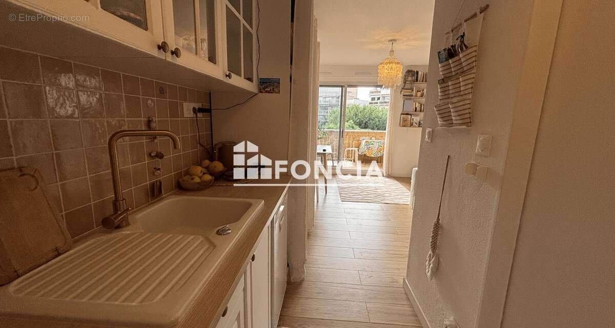 Lavandou : Coup de Coeur Charmant studio du 22m2 entièrement rénové au cœur du Lavandou - photo 10