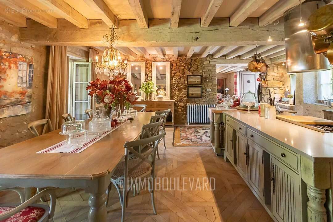 À vendre, Maison de charme à Boussac (23) vue château - photo 8