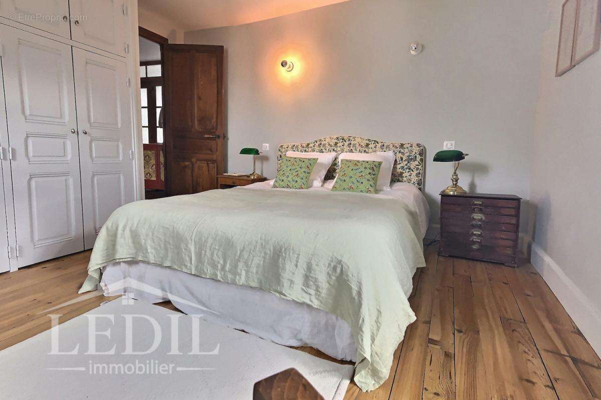 Élégant duplex de caractère avec terrasse et vue sur les montagnes - photo 5