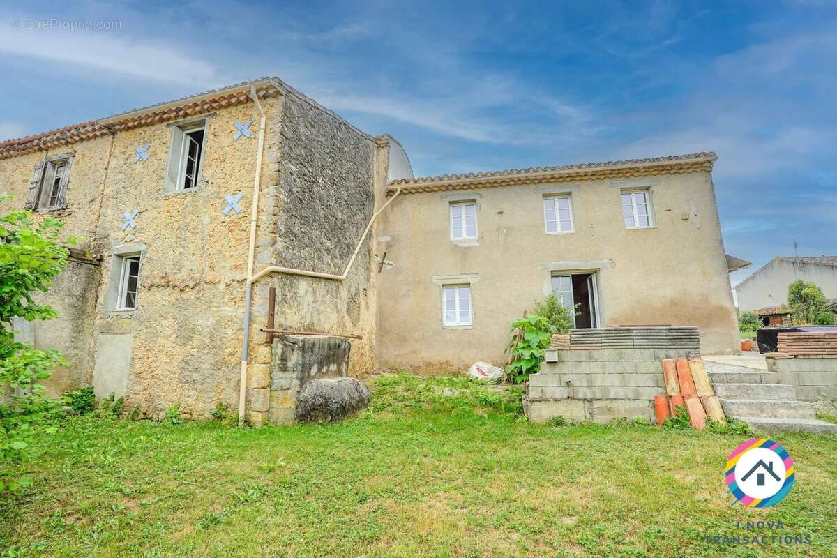 Charme, volume et vue campagne. Ancienne grange en pierre de 160m² - photo 6