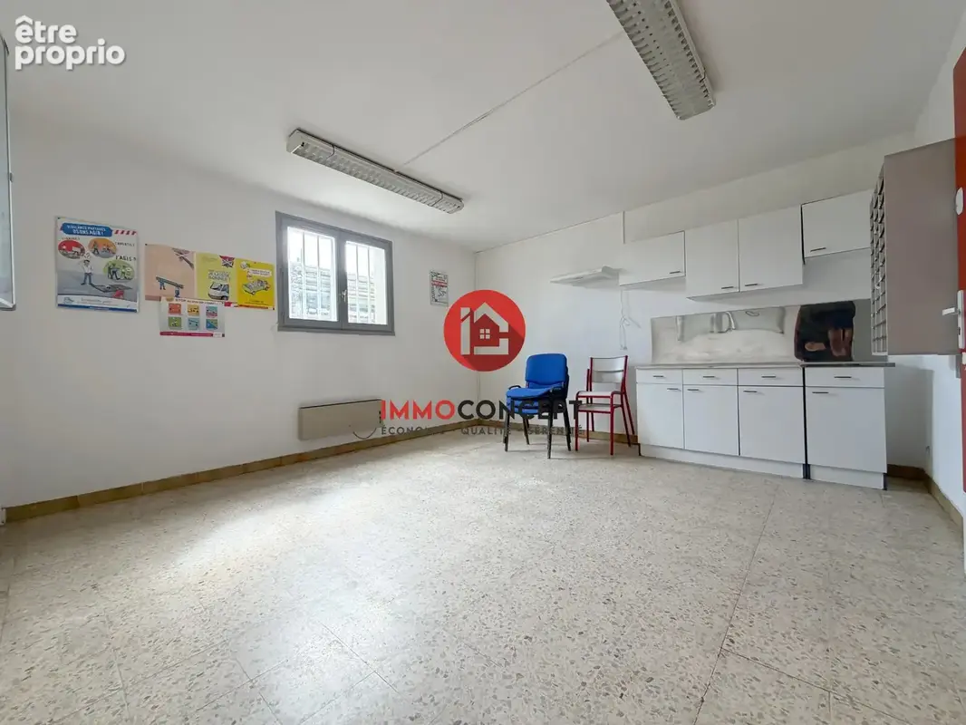 Commerce 820 m² à vendre à Laudun-L'ardoise (30290) - photo 3