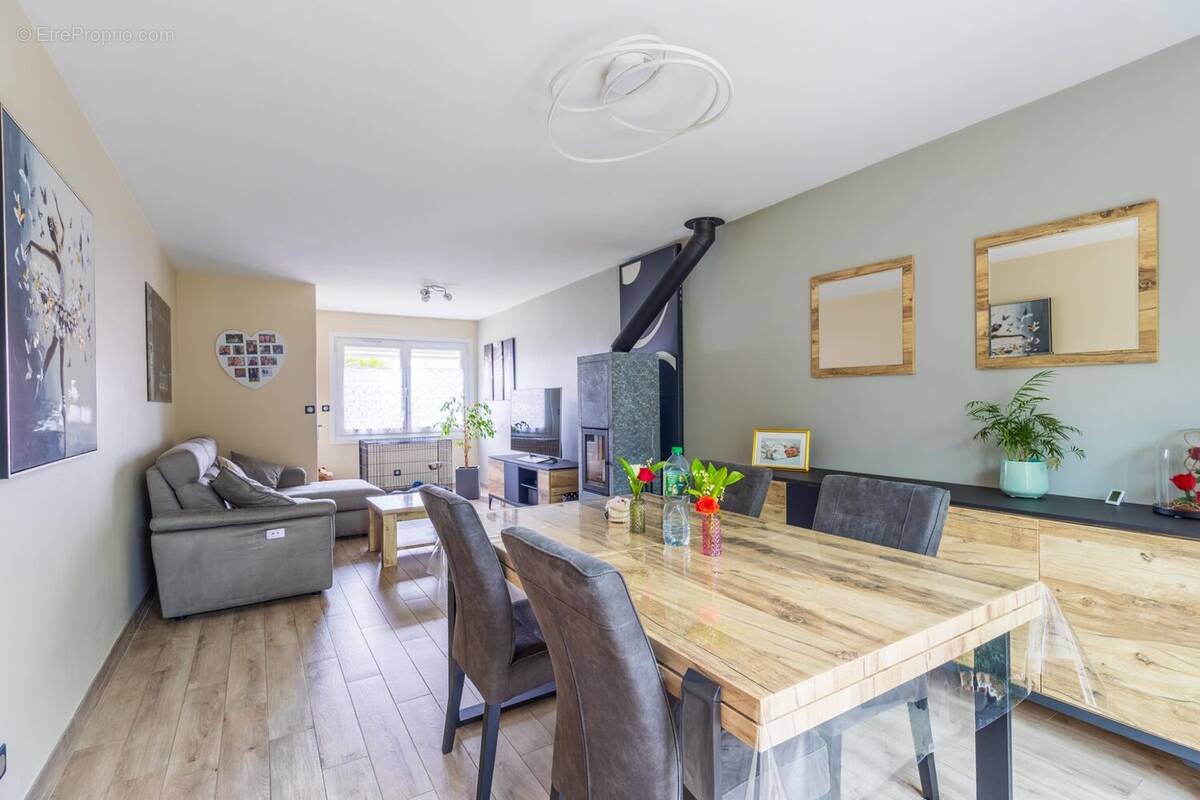 séjour salon - Maison à ENNETIERES-EN-WEPPES