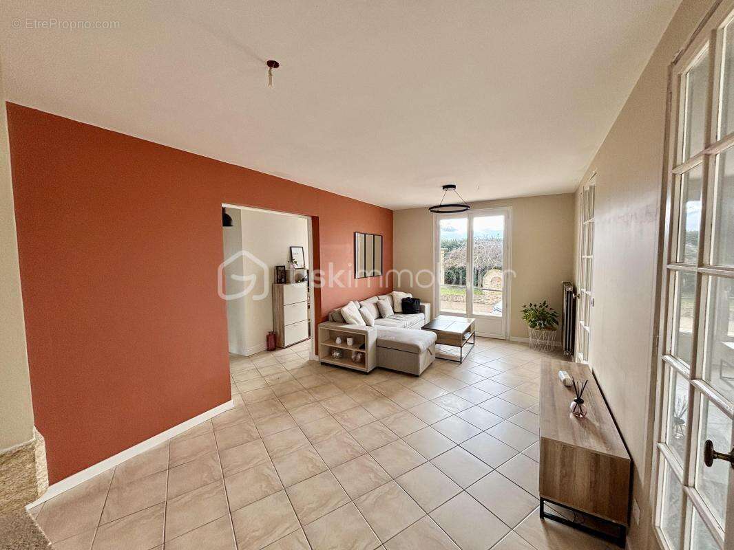 Maison à THORIGNY-SUR-OREUSE