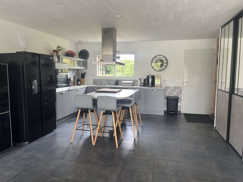 MAISON T5 de 118 M2 avec 1100 M2 de terrain (Normes RT 2012) - photo 6
