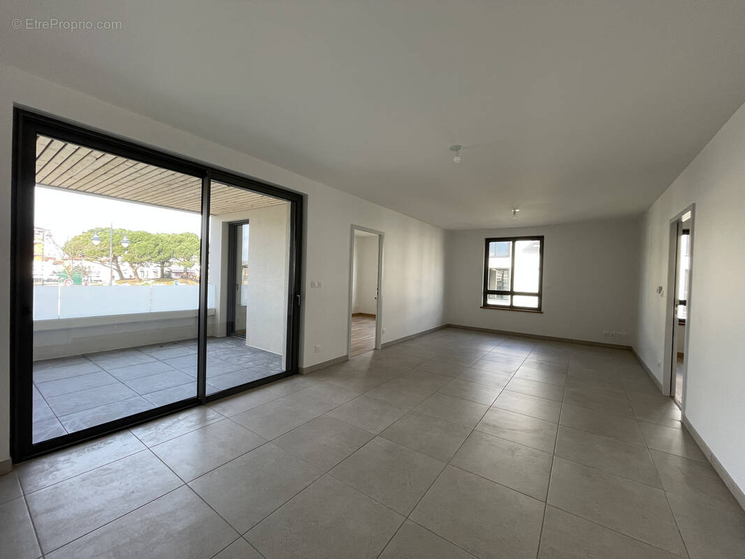 Appartement à LA TOUR-DE-SALVAGNY