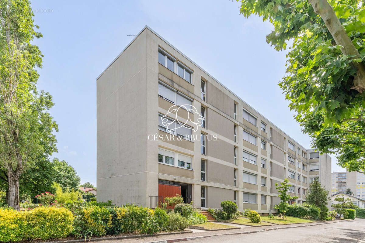 Appartement à BRON