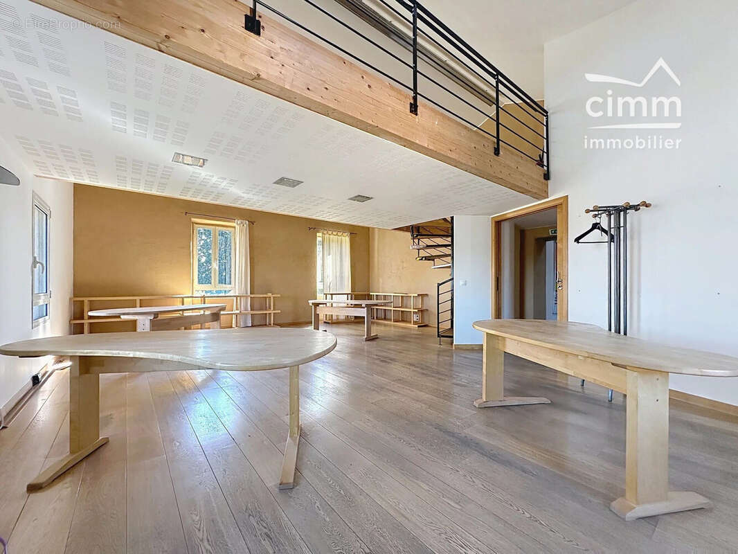 1900 m² à Caumont-Sur-Durance  - photo 9