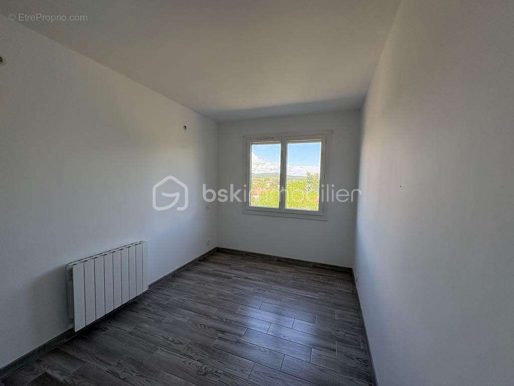 Appartement à BAGNOLS-SUR-CEZE