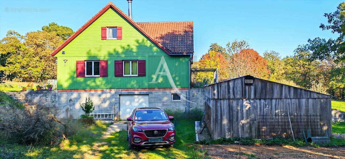 Maison à BLANQUEFORT-SUR-BRIOLANCE