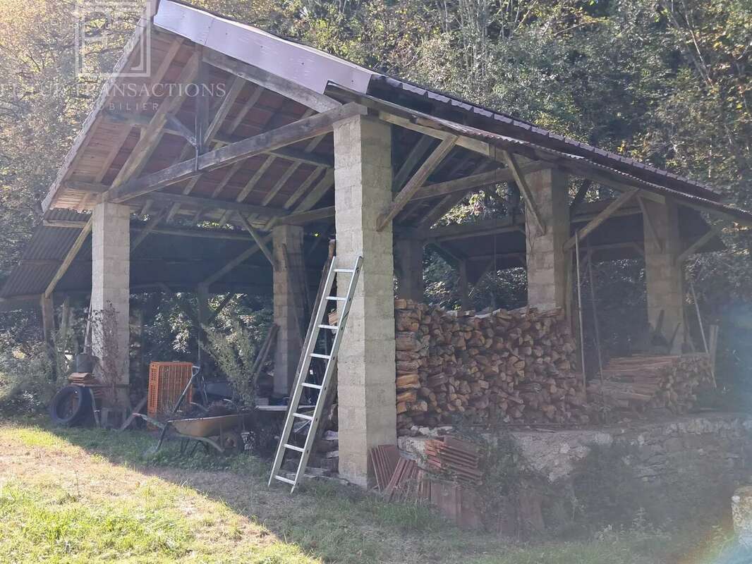 Maison à SAINT-MARTIAL-DE-VALETTE