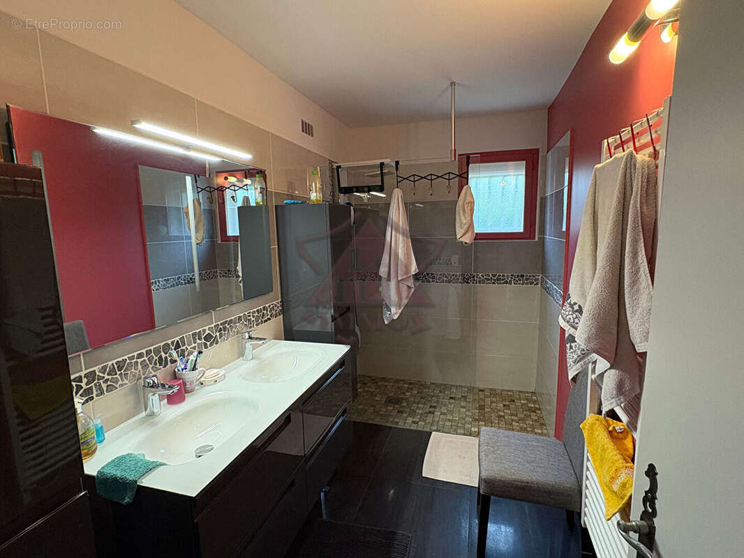 Maison à SAINT-HILAIRE-DE-BRETHMAS