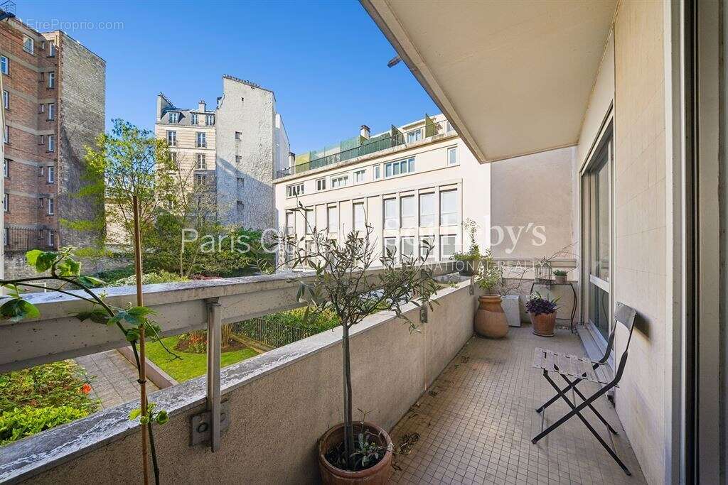 Appartement à NEUILLY-SUR-SEINE