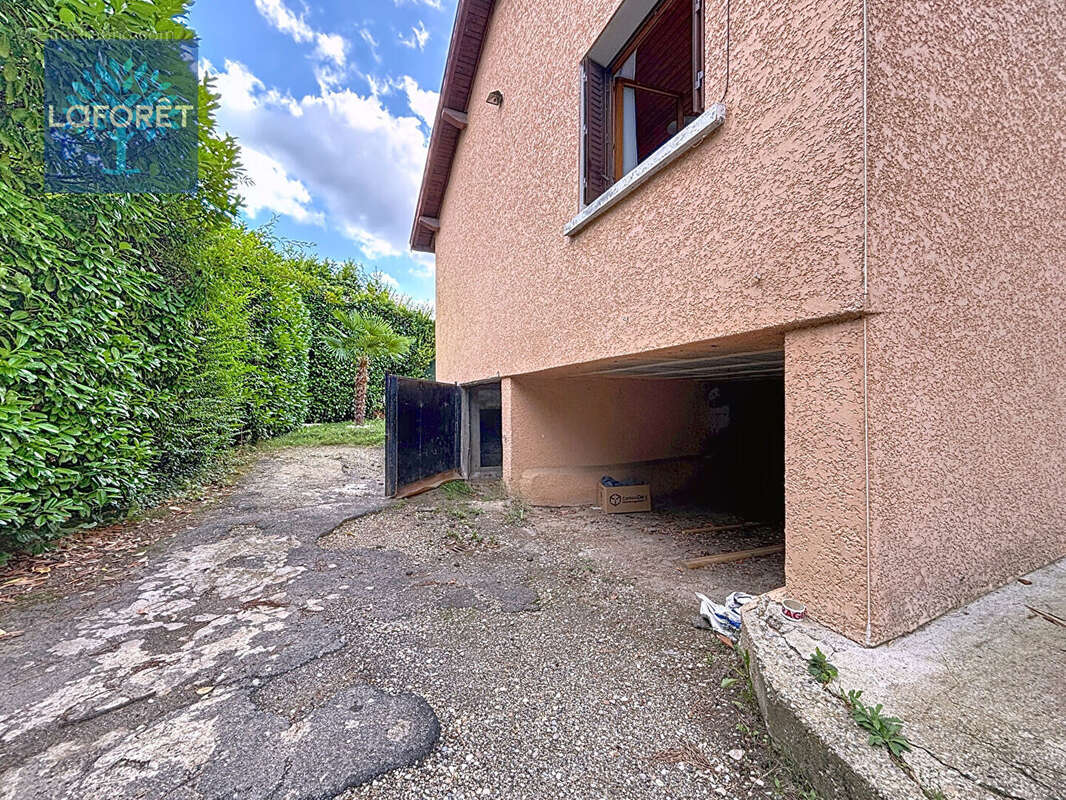 Maison à SAINT-GENIS-LAVAL