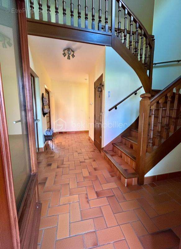Maison 8 pièces de 180m² à VENEUX-LES-SABLONS (77250) - photo 3