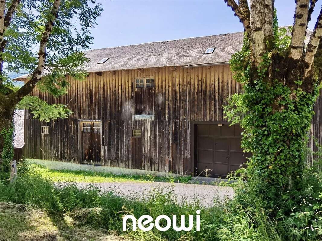 Commerce à VIC-SUR-CERE