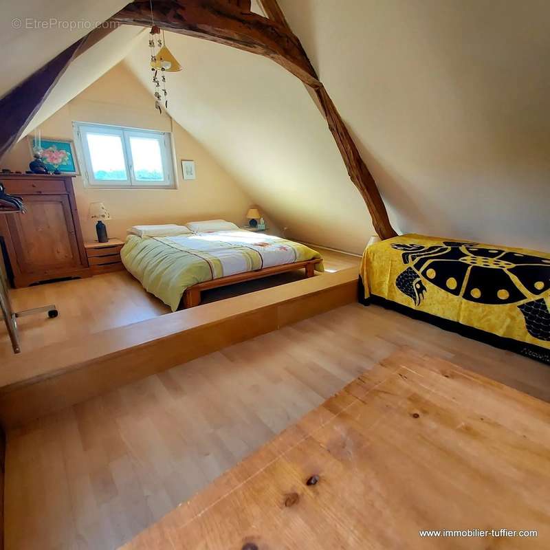 Maison à NEUVILLE-SUR-SARTHE