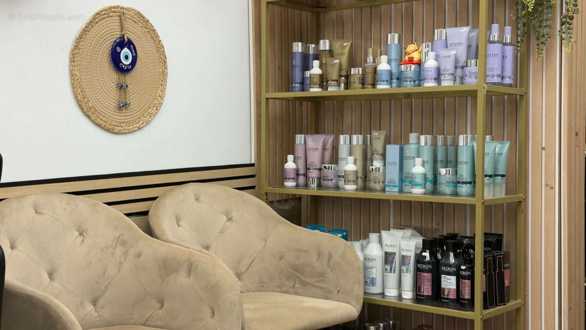 Commerce à SIMIANE-COLLONGUE