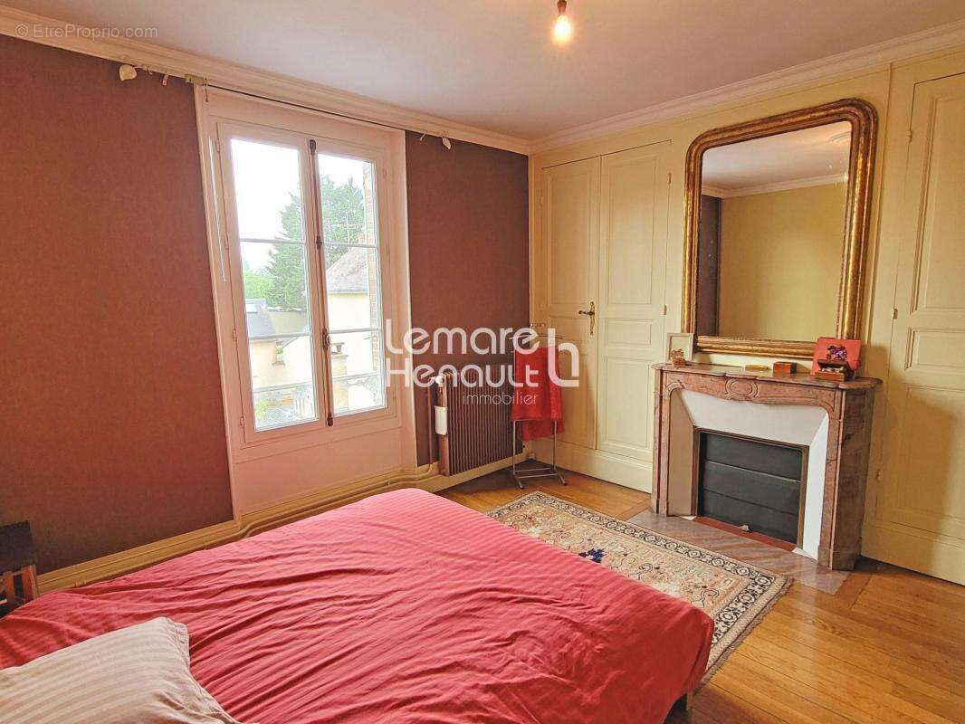 Belle maison bourgeoise 257 m² env avec jardin et garage - photo 7