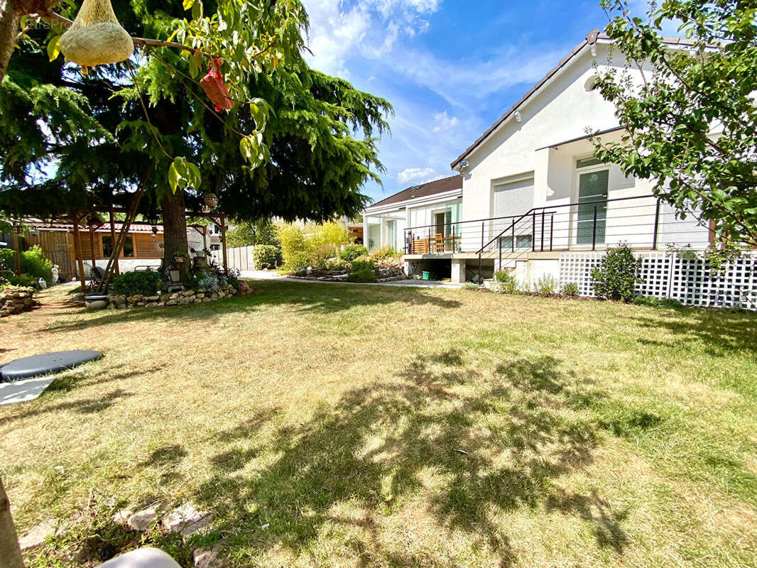 Maison plain-pied 4 chambres, 757 m² de terrain, 12 mins gare ! - photo 3