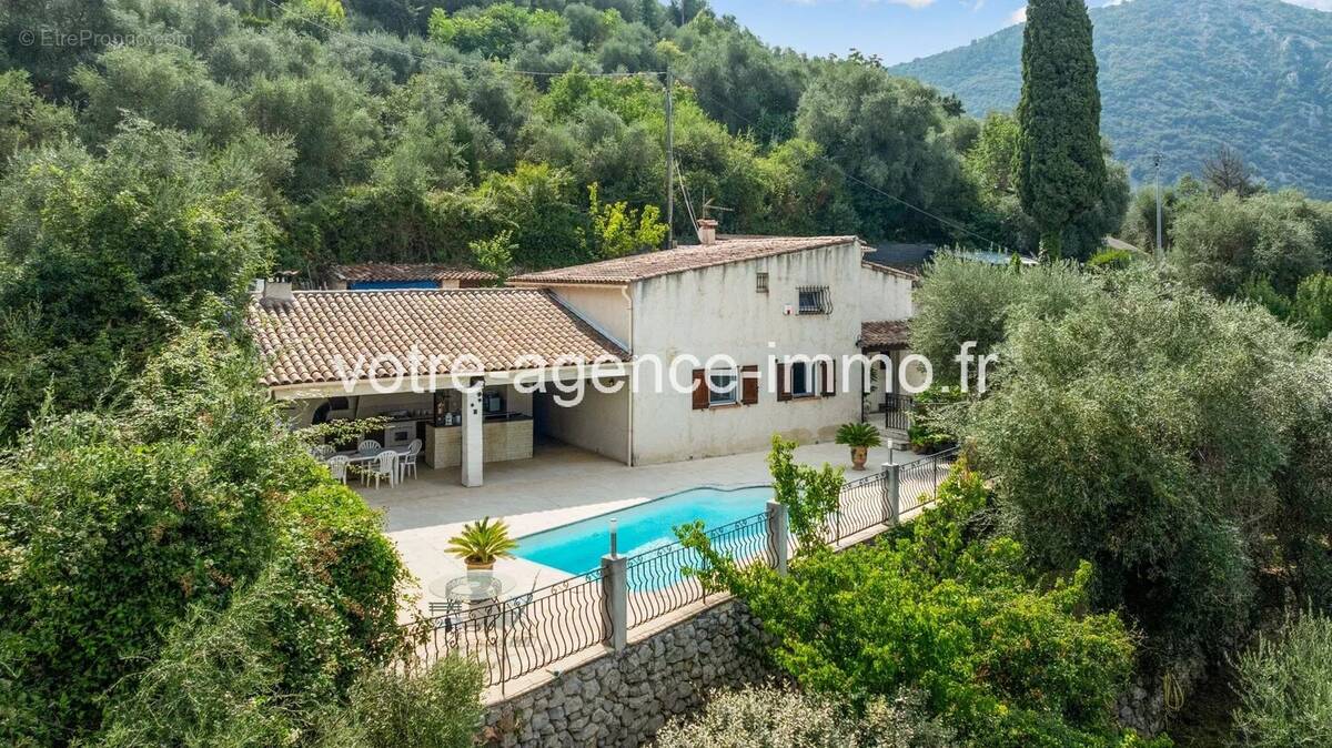 Maison à PEILLE