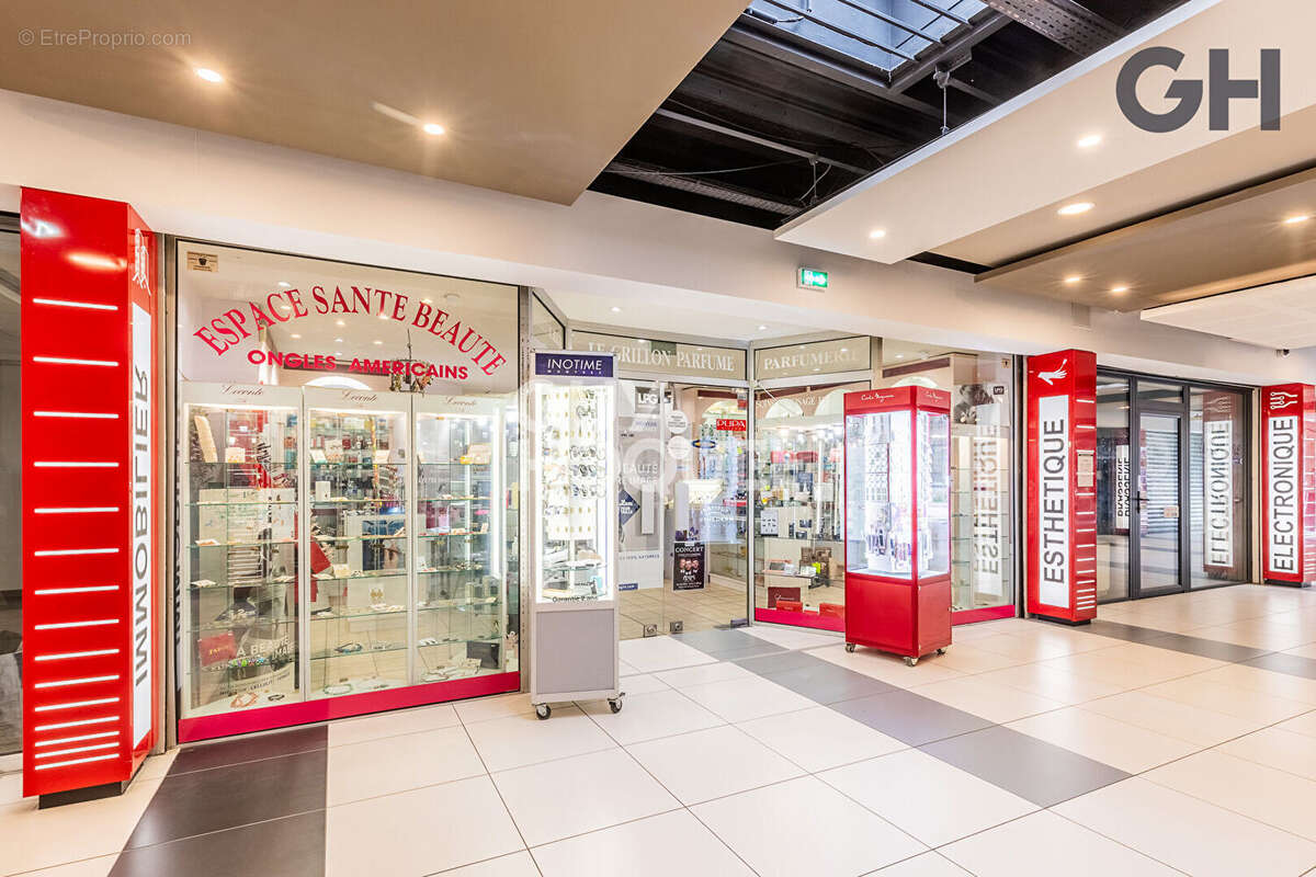 Commerce à SAINT-PIERRE-DU-PERRAY