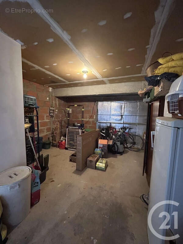 Maison 205 m² à Les Eglisottes-Et-Chalaures  - photo 10