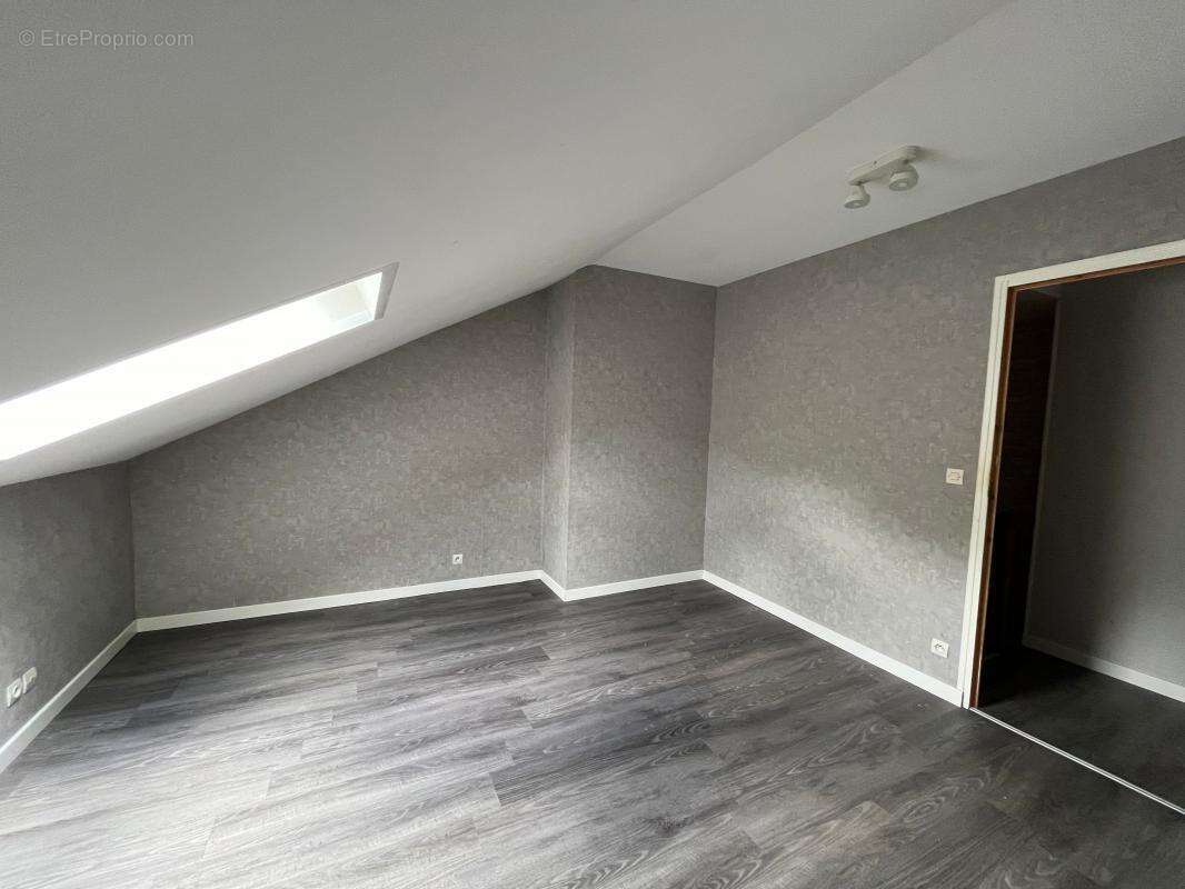 Maison à LA JONCHERE-SAINT-MAURICE