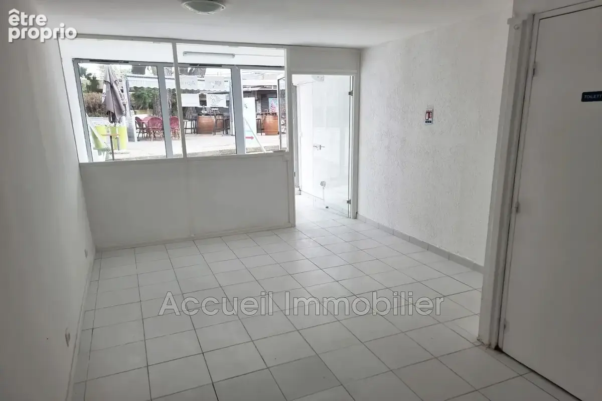 Commerce 22 m² à vendre à Le Grau-Du-Roi (30240) - photo 1