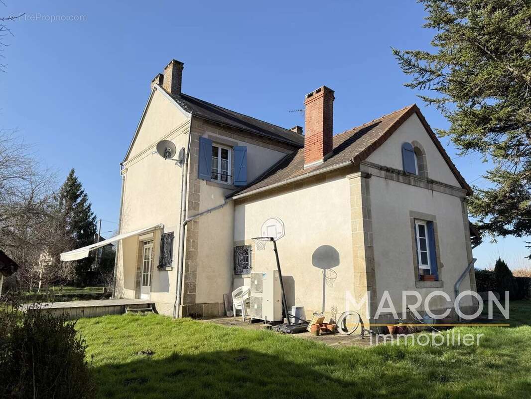 Maison à CHAMBON-SAINTE-CROIX