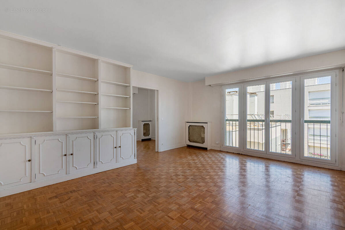Appartement à PARIS-15E