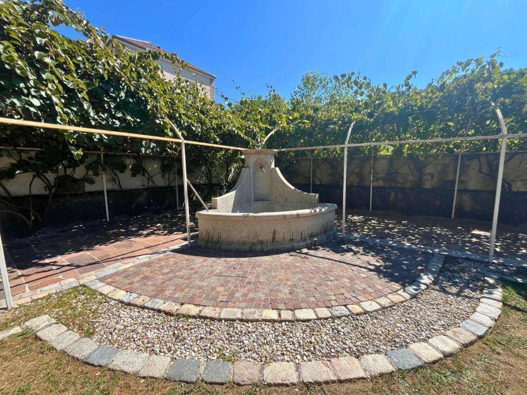 Maison à SAINT-VICTOR-DE-CESSIEU