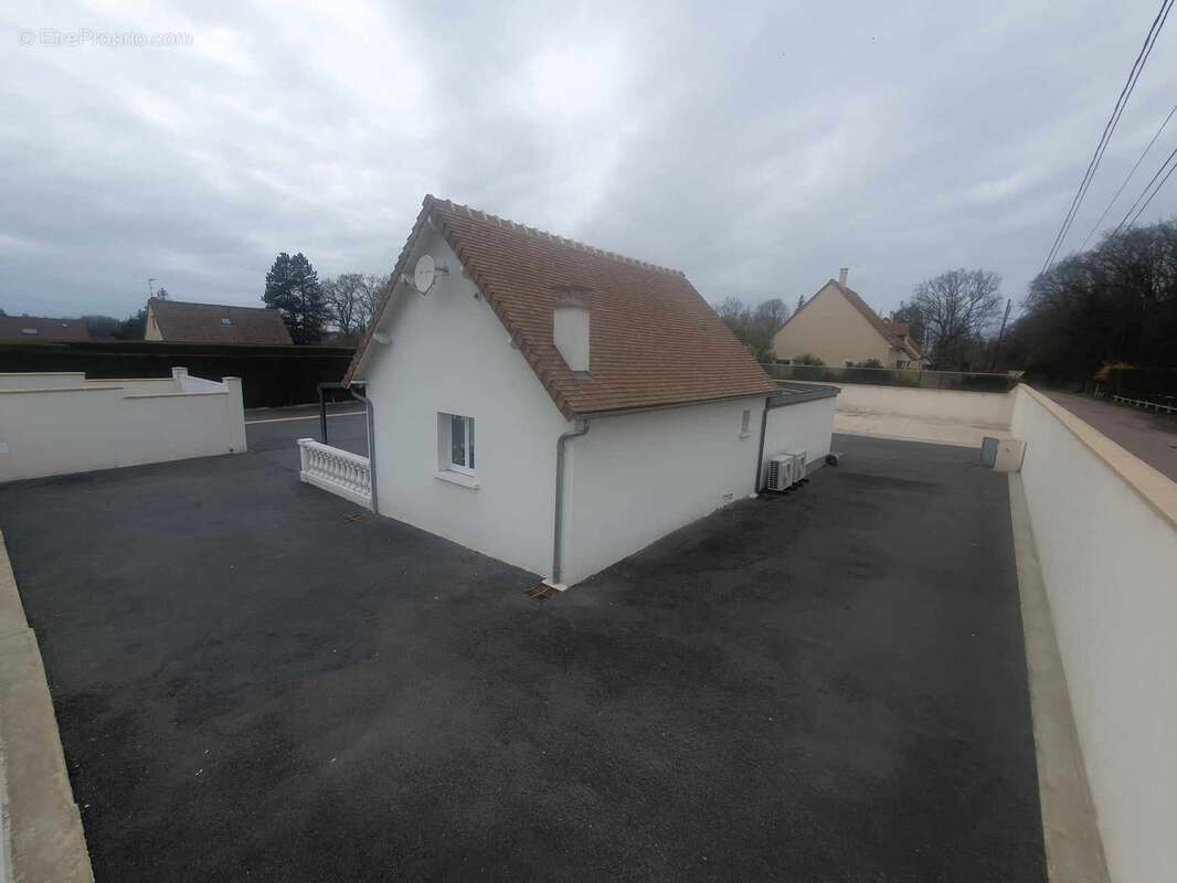 Logement atypique de 96 m2 sur parcelle de 983m2 - photo 2