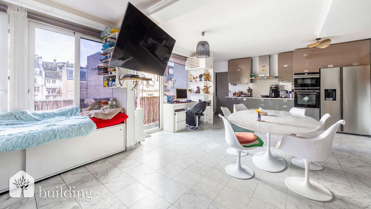 Appartement à PARIS-16E
