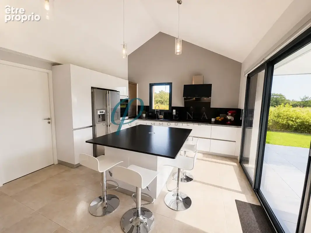 À VENDRE Maison contemporaine de160 m2, Terrain +1500 m2, Calme absolu et vue dégagée, garage. - photo 6