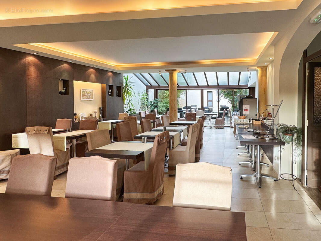 Commerce à PARAY-LE-MONIAL