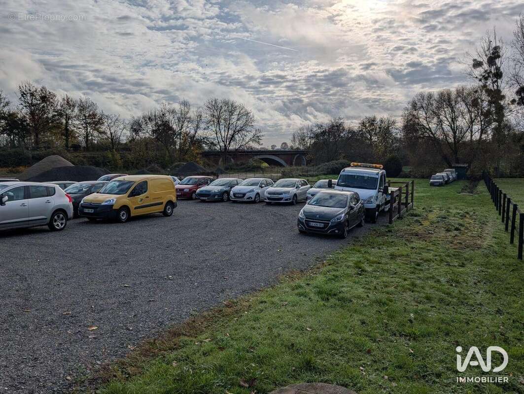 Photo 6 - Commerce à MONTBIZOT