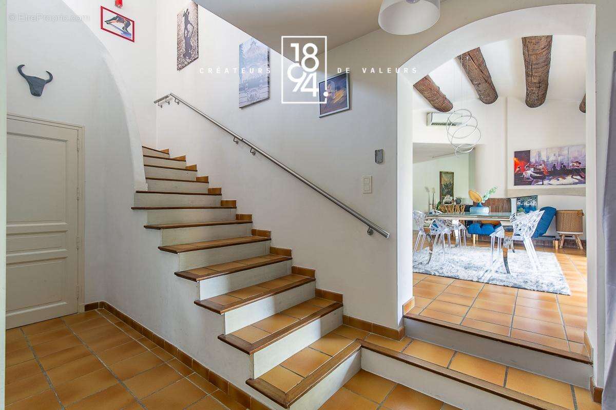 Maison 7 pièces à vendre La Fare les Oliviers (13580)  167m2  Jardin  Piscine - photo 3