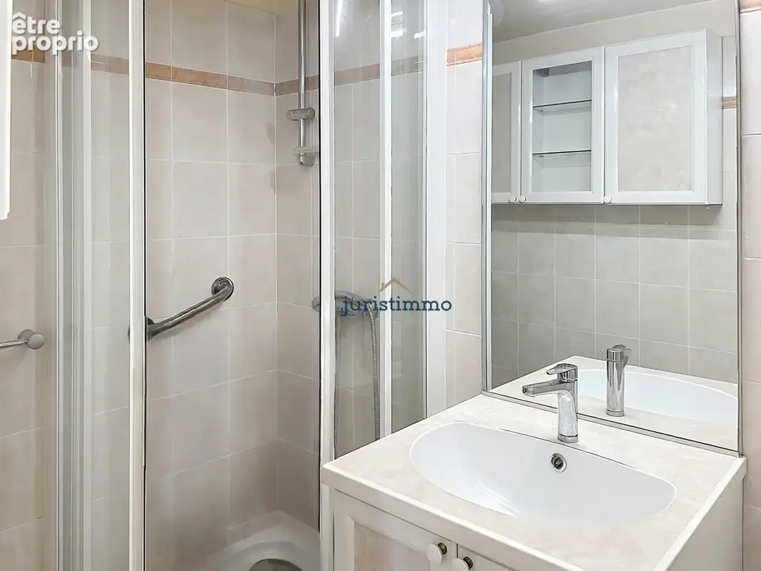 Rare sur Bellegarde. Maison de village avec extérieur. - photo 9
