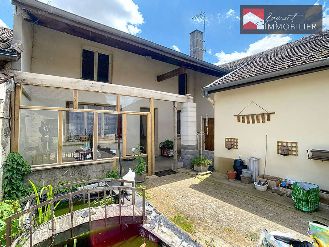 Maison à PONT-DE-VAUX