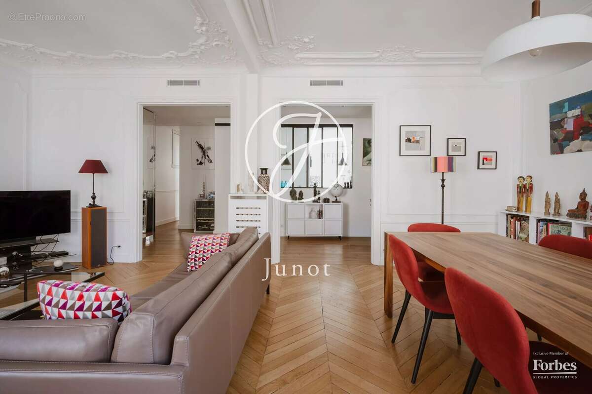 Appartement à PARIS-17E