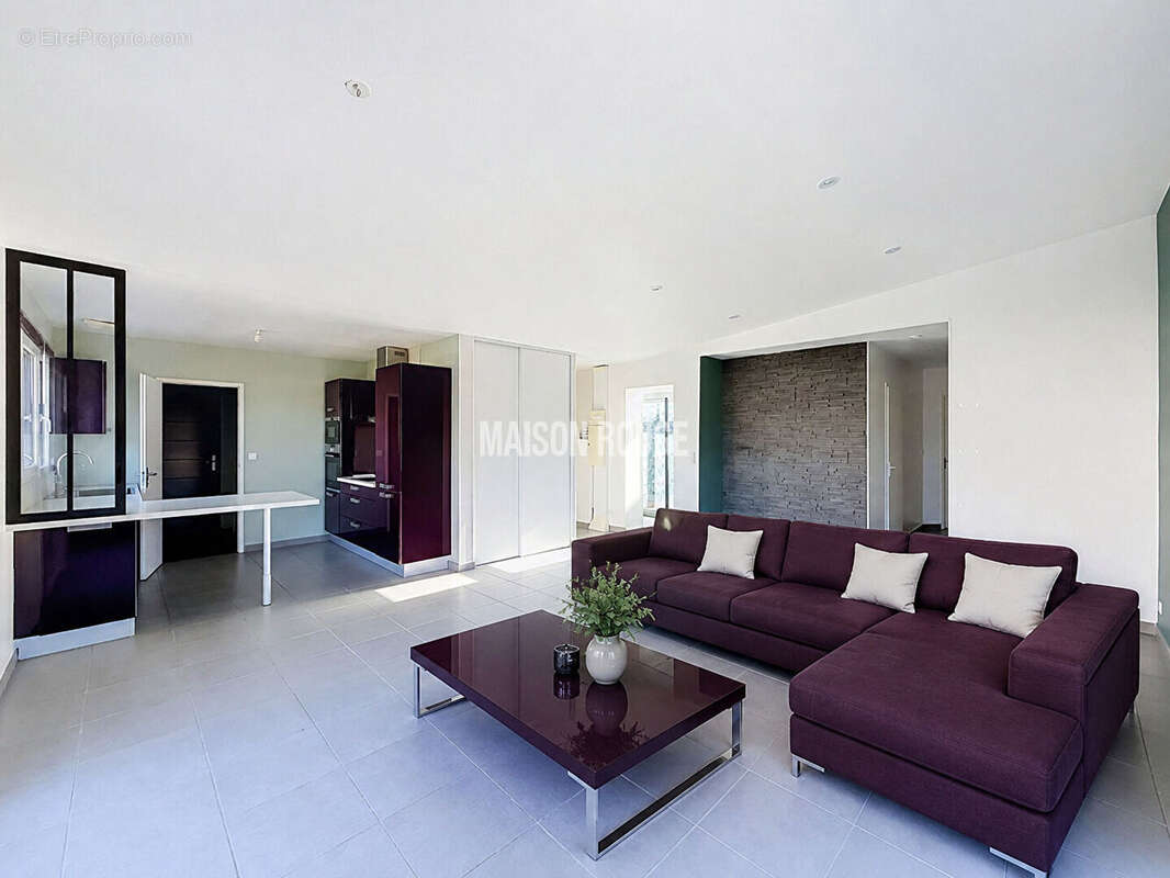 Maison de plain-pied avec quatre chambres et jardin - photo 5