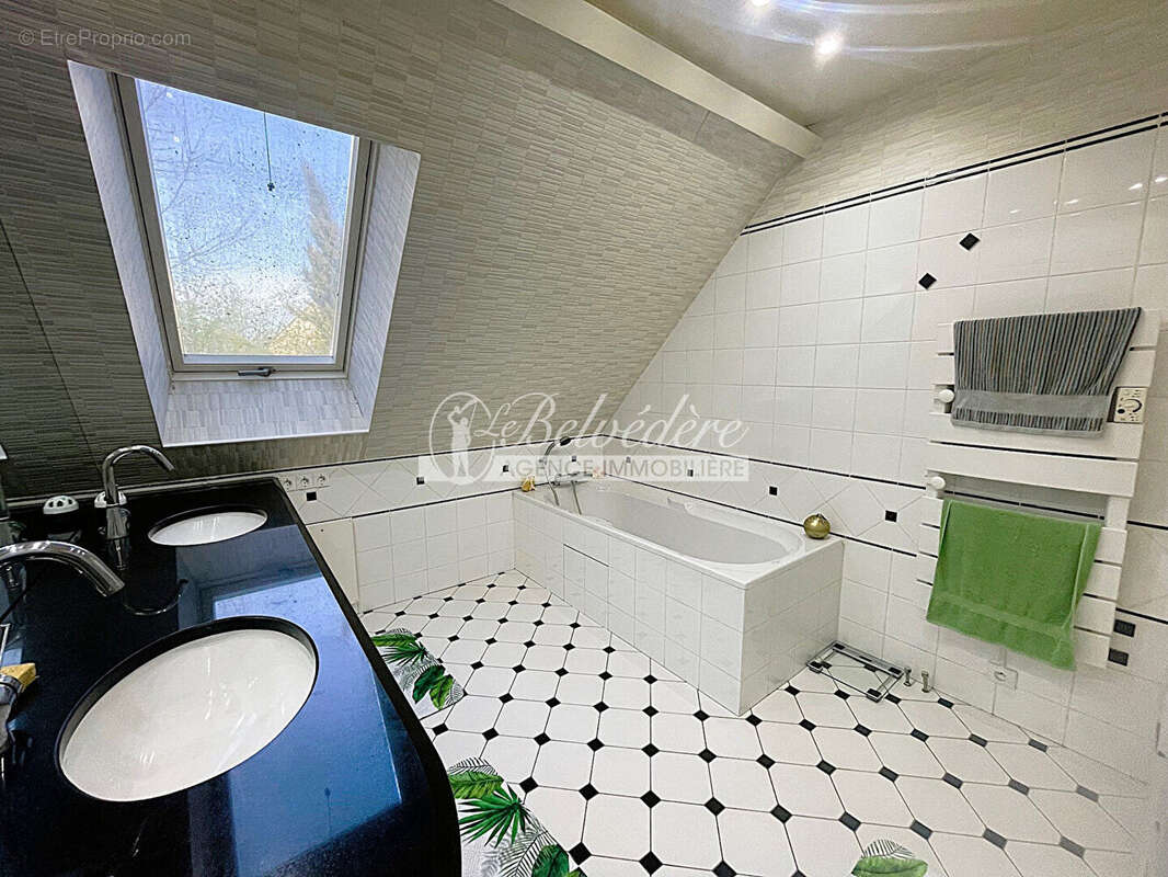 MAISON CHAUVRY - 8 pièce(s) - 267 m2 - photo 11